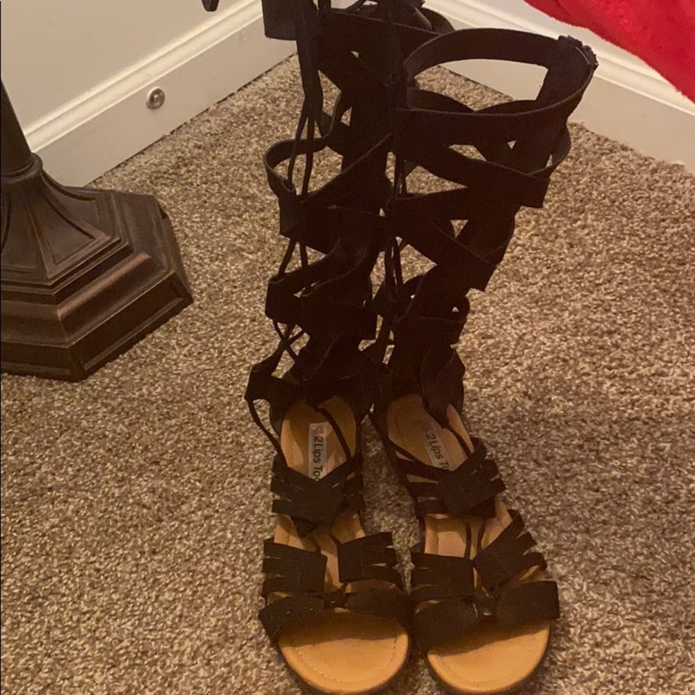 Hello I’m selling my high top string sandals